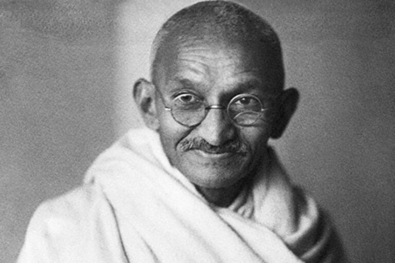 2 OTTOBRE 1869 – NASCE GANDHI