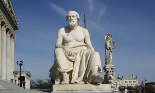 Statua del filosofo greco Tucidide davanti al palazzo del Parlamento, Vienna (Austria)